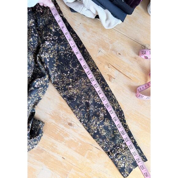 Evereve Sasha Satin Abstract Print Buttoned Blouse Shirt Top Size M Black Olive - Picture 7 of 10